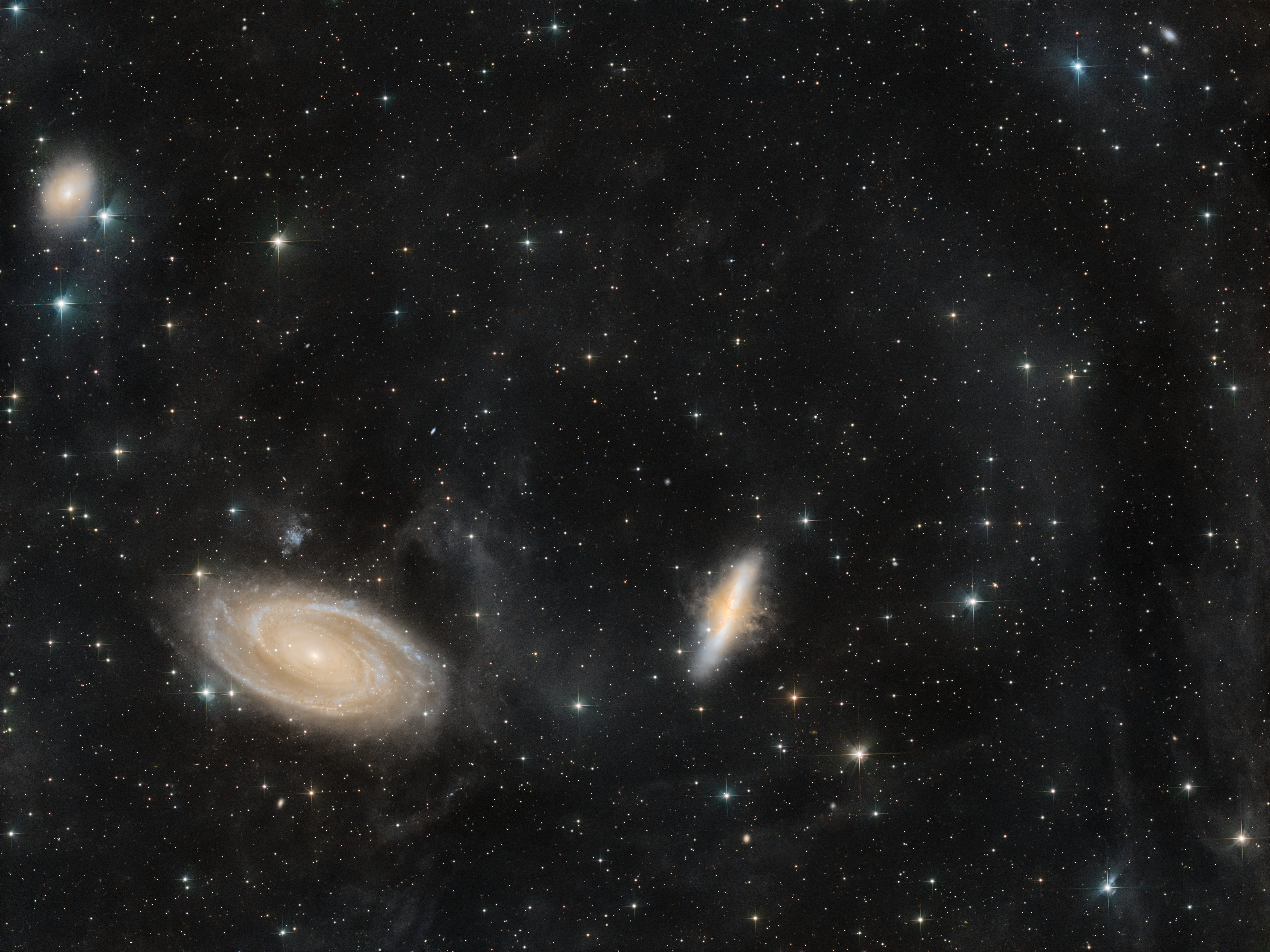 M81_82_IFN_24hr55min_GraXpertX2_BxTcor_SPCC_BxT_NxT_SynLum_GHS_HDRMST_LHE_RGB_GHS_SCNR_GHSsat_MaskColorSat_LRGB_ScreenStars_GHS_90.jpg